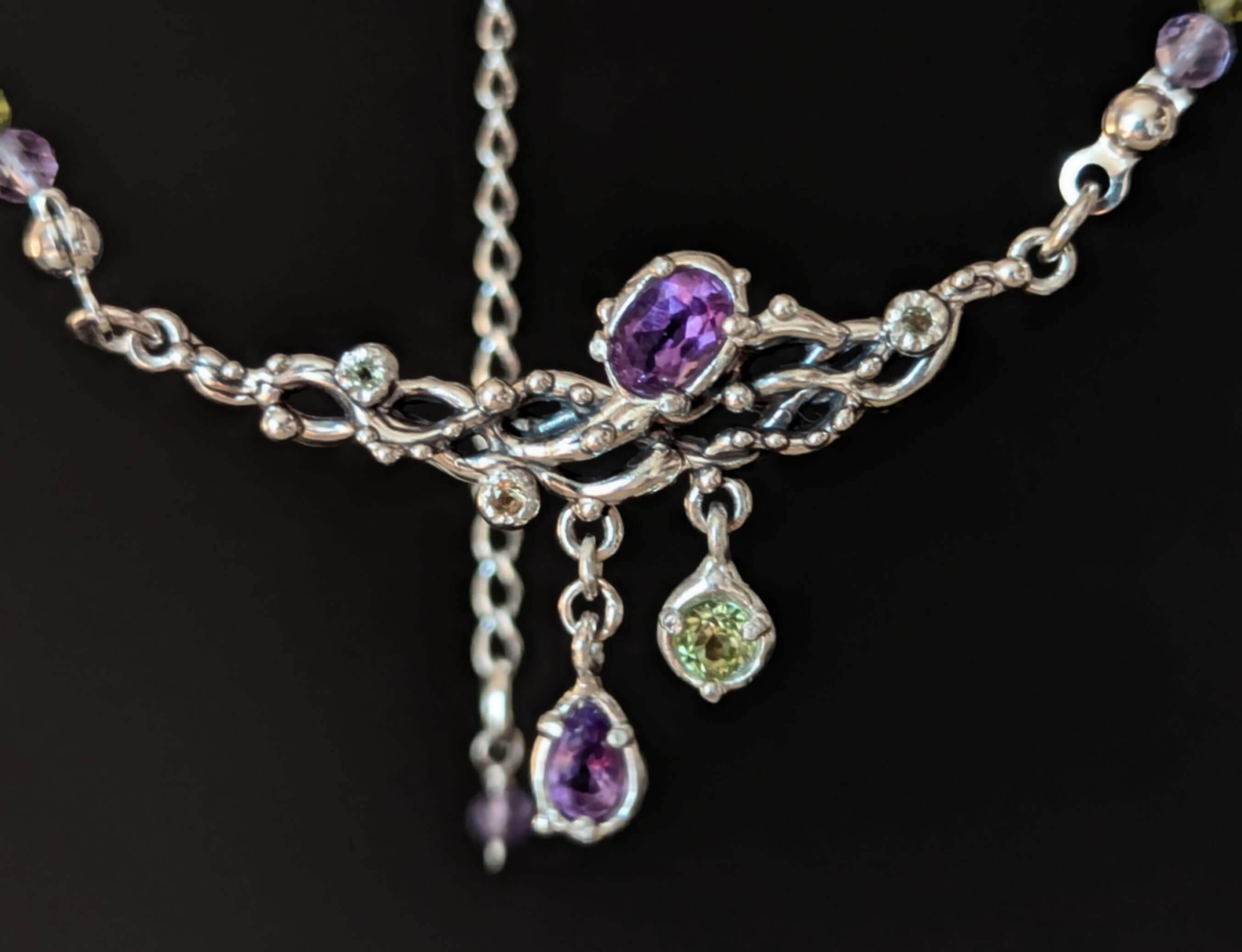 Vėrinys su ametistais "Virpesys"