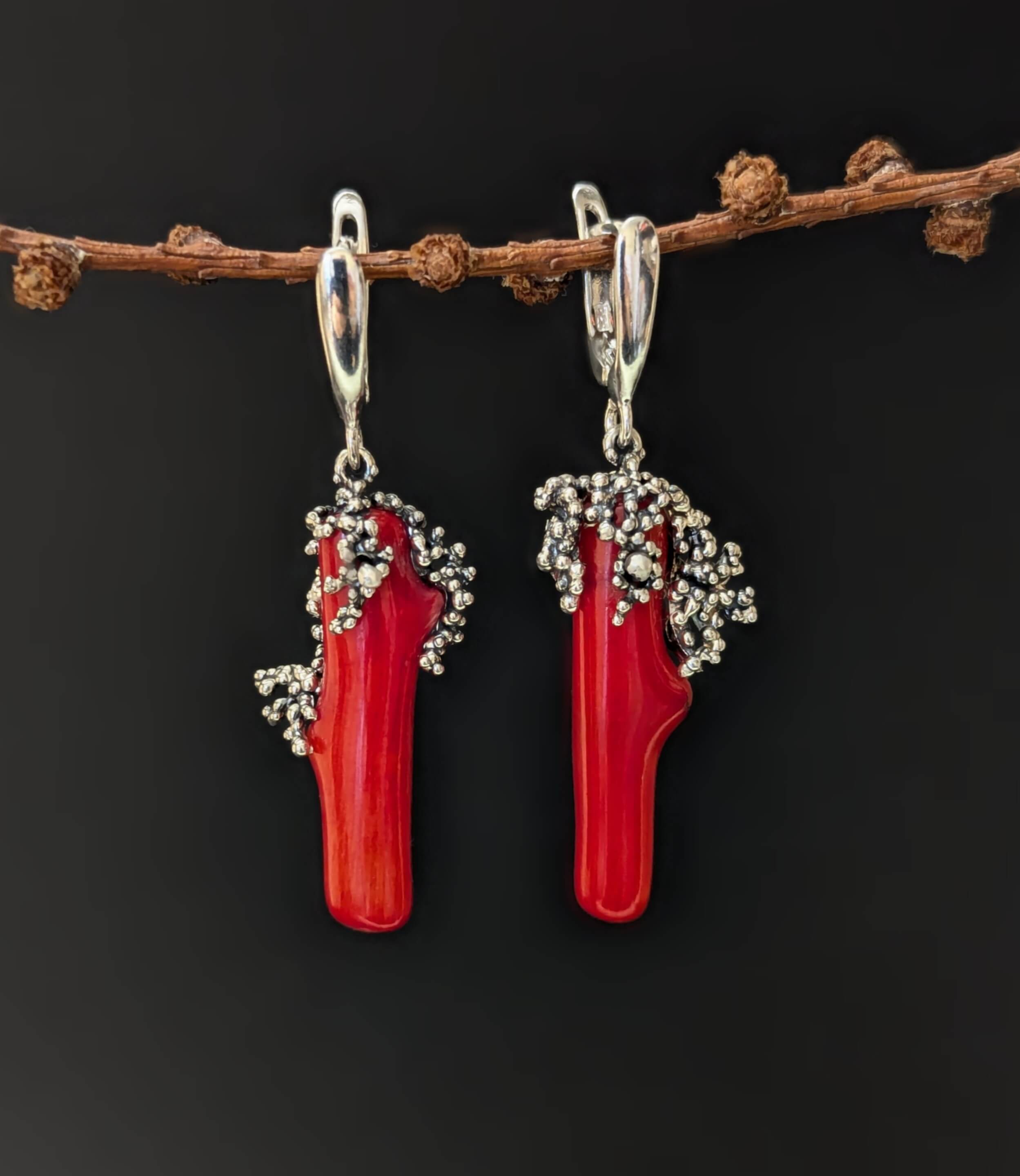 Sidabriniai auskarai su koralais "Raudonoji jūra"