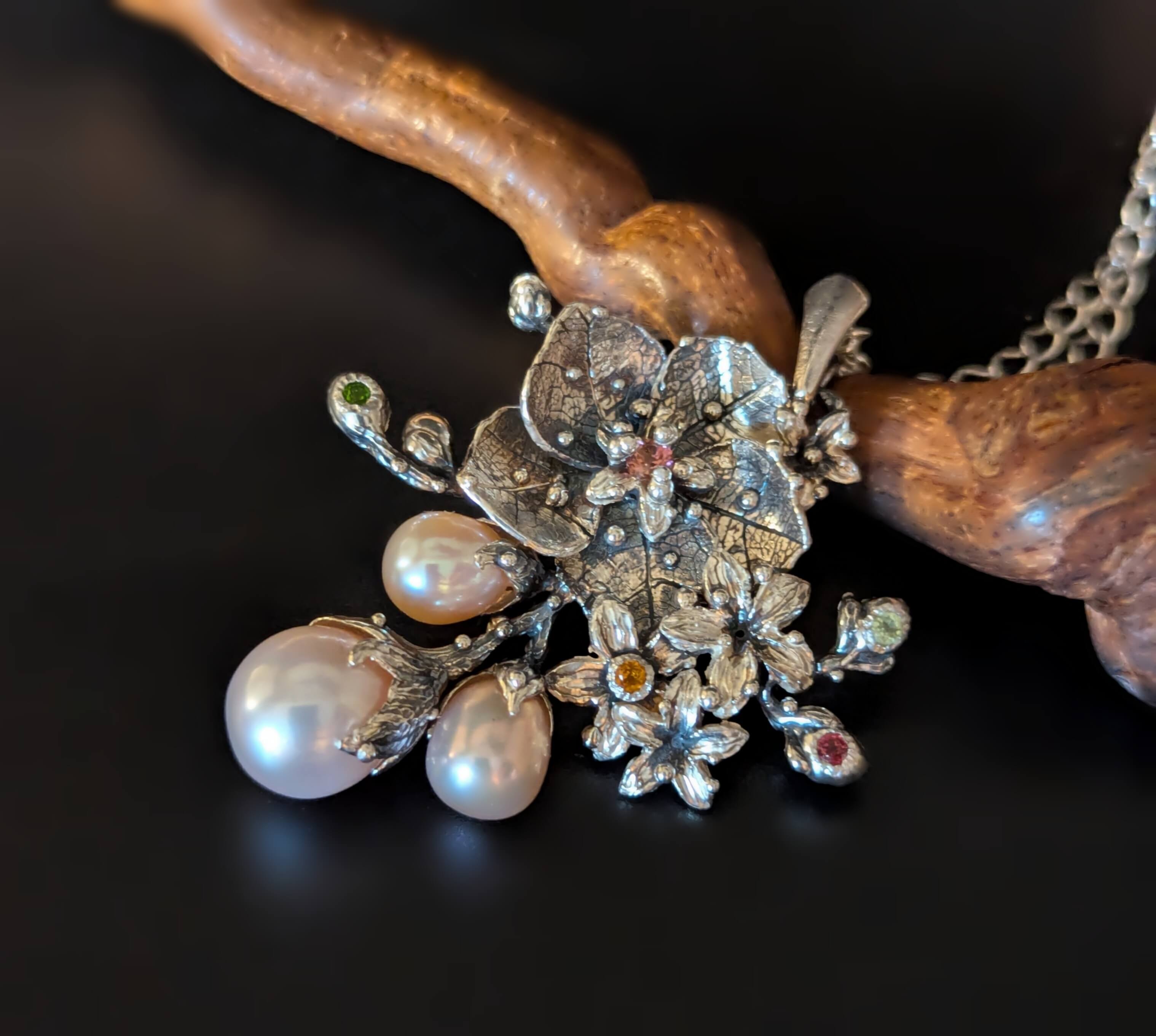 Sidabrinis pakabukas "Perlų gėlės"