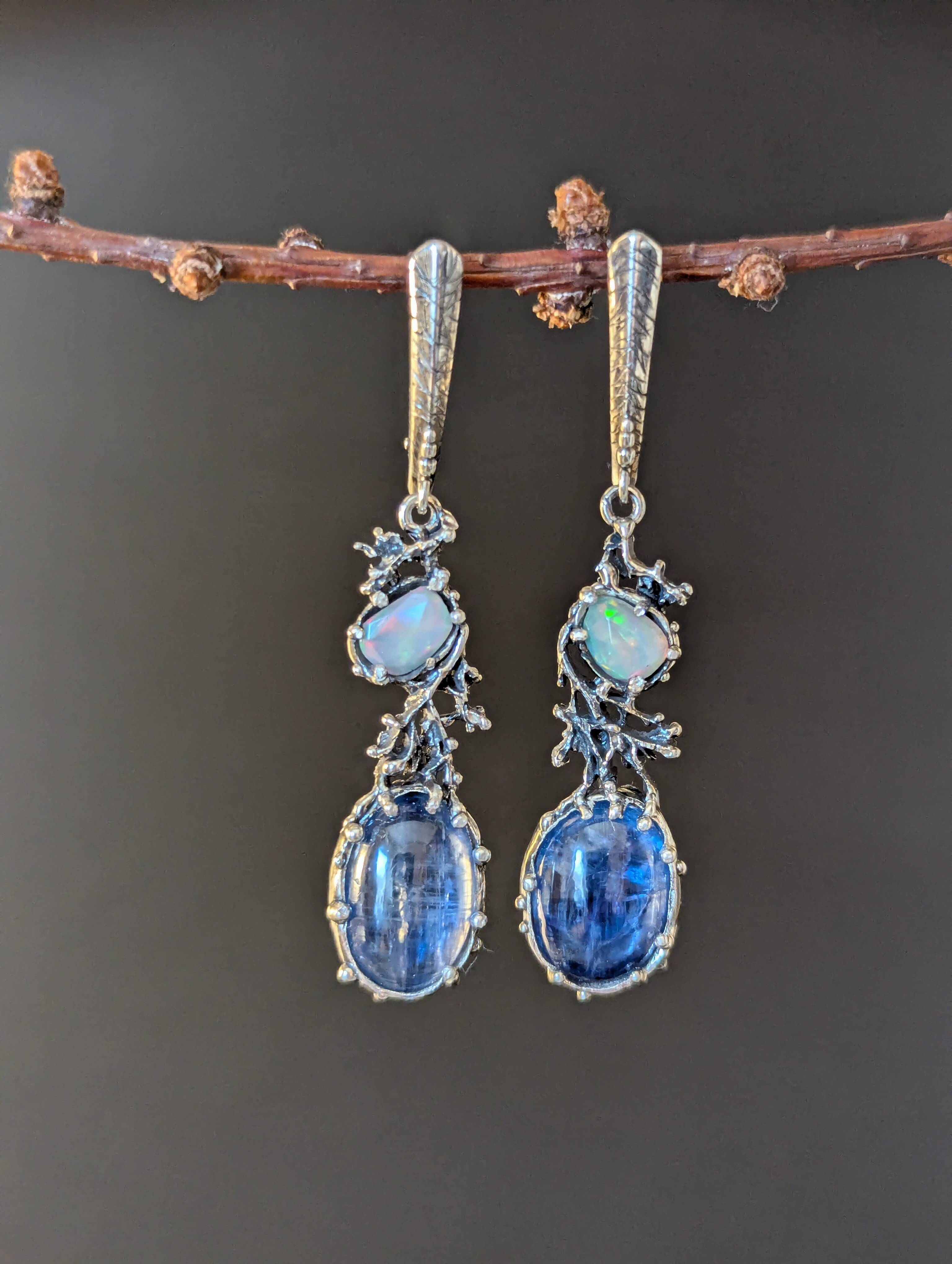 Auskarai su kianitais ir opalais "Pavasario dangus"