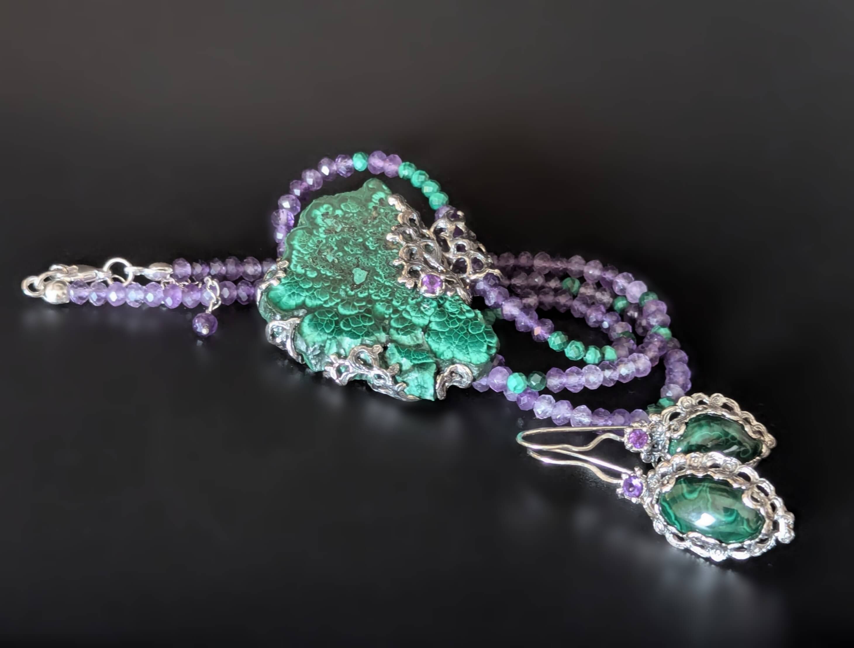 Komplektas su malachitais bei ametistais "Miško širdis"