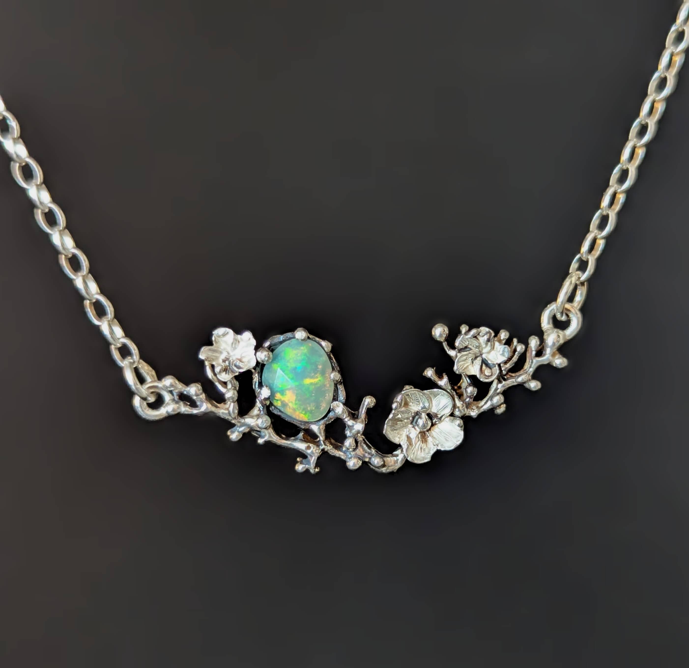 Vėrinukas su Etiopijos opalu "Pavasario blyksnis"